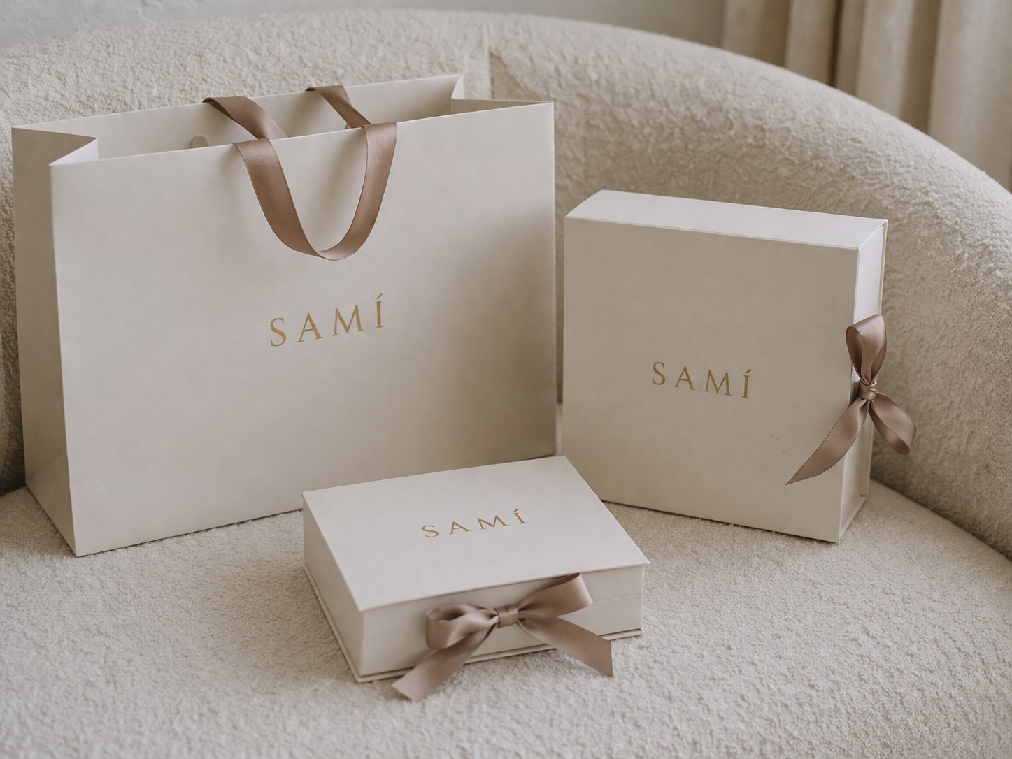 SAMÍ minimalist packaging — bags and boxes